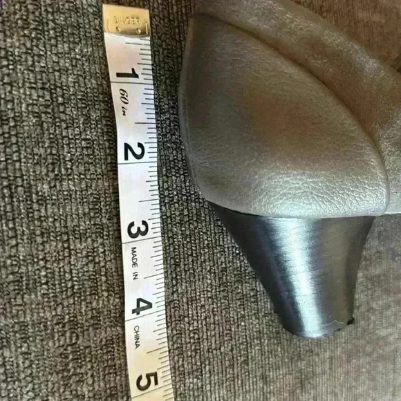 Giani Bernini gray pump with buckle. Leather/suede unique comfy! - Picture 8 of 9